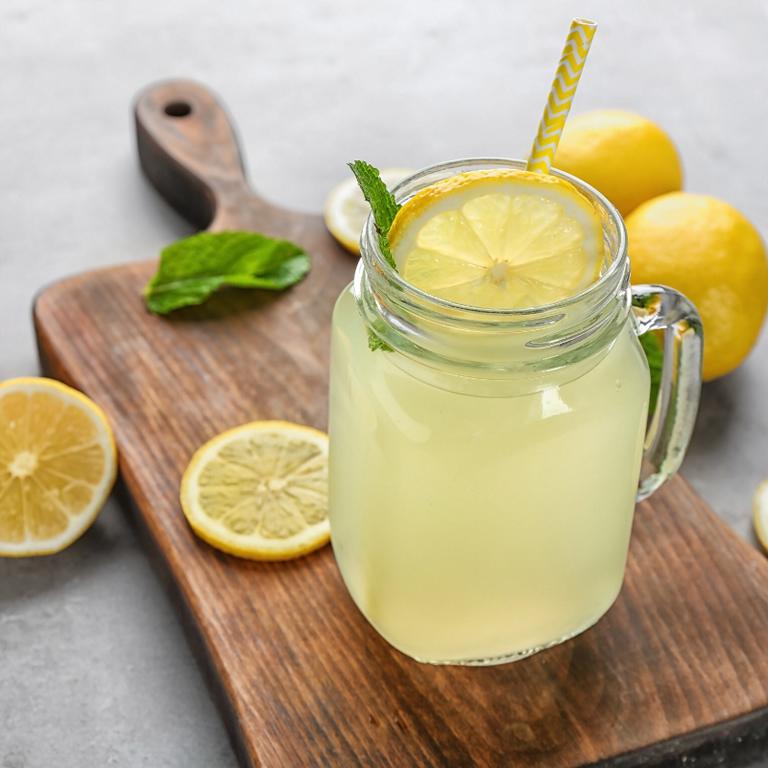Doppelkorn Cocktail Mit Bitter Lemon — Rezepte Suchen