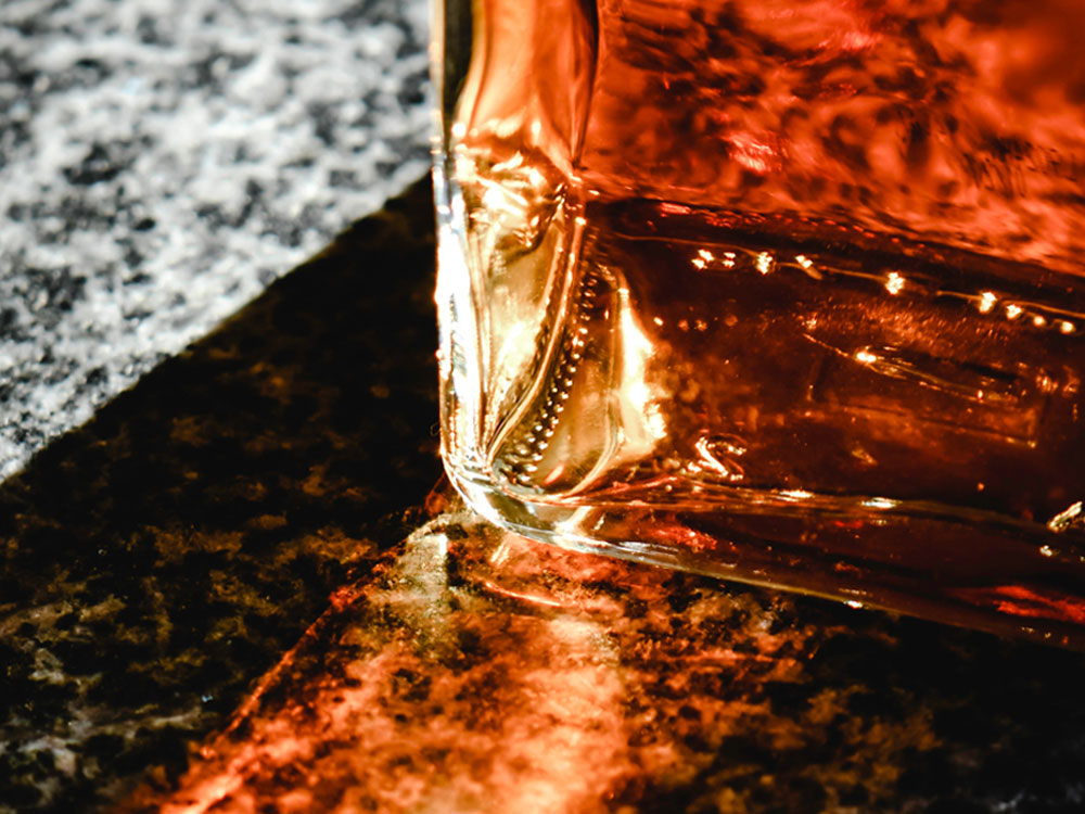 Rum in einer Flasche