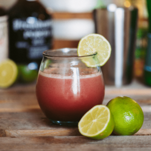 Unser neuer Cocktail des Monats: Rum Sour