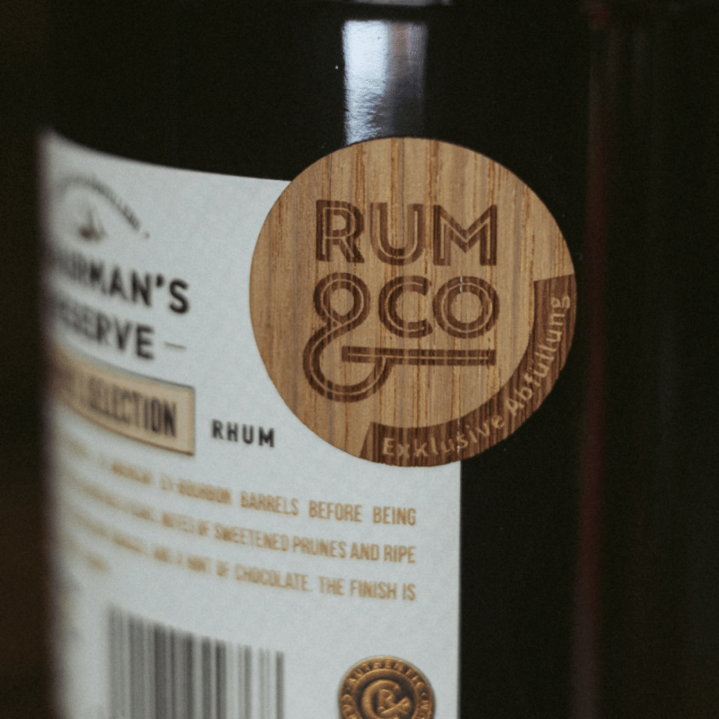 Rum & Co Sonderabfüllung Moodbild -Aufkleber auf Chairmans Flasche